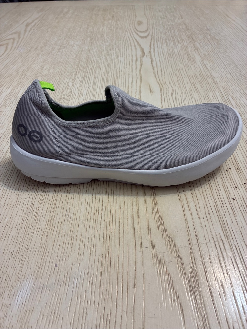 Women’s OOFOS OOmg eeZee Low Slip-On Sneaker Shoes (Grey) - Picture 12 of 13